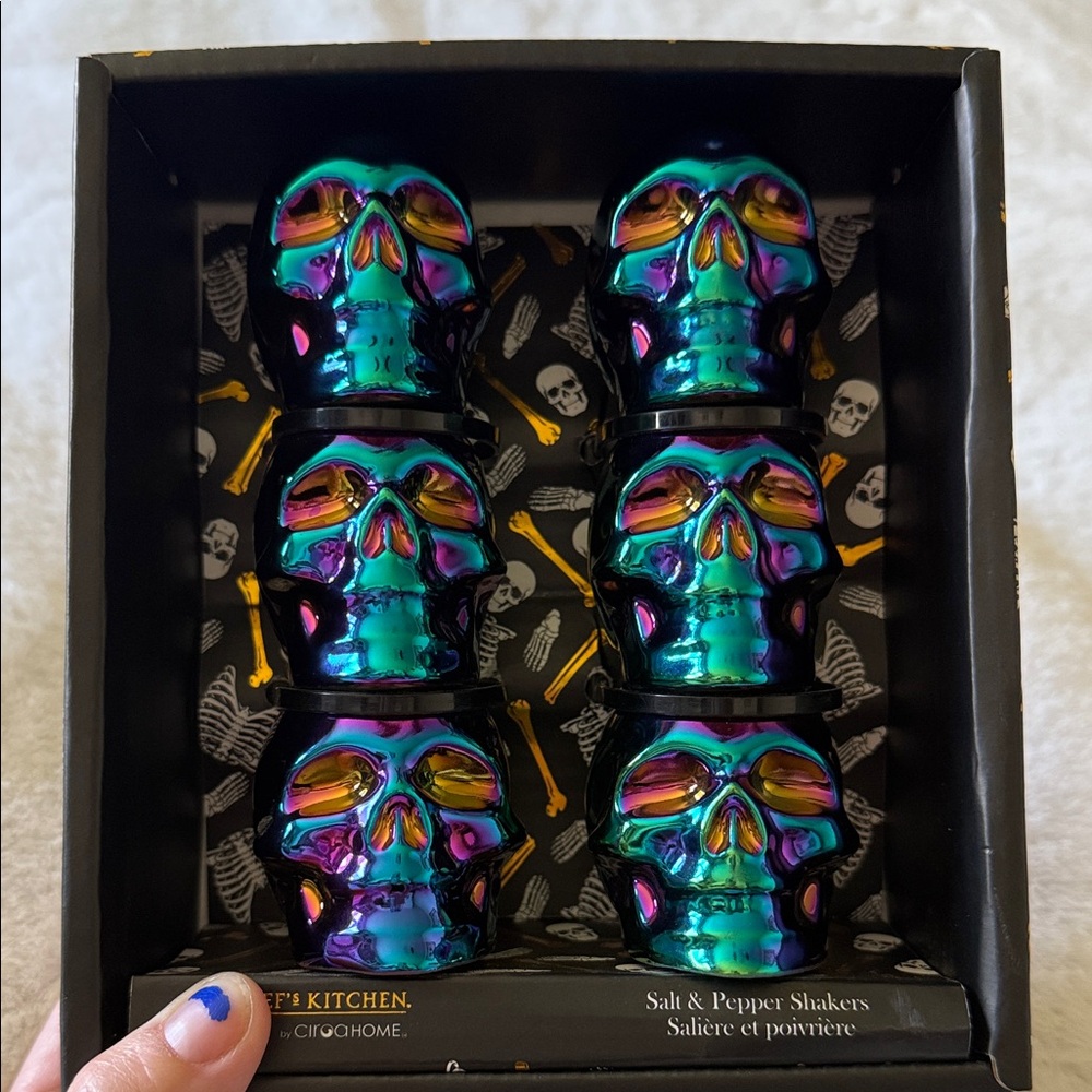 Chic Kitchen Skull Salt & Pepper Shakers